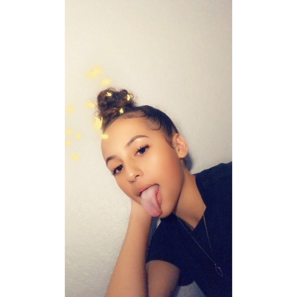 Meet your Posher, Nayeli